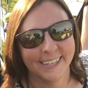 Meet your Posher, Deborah